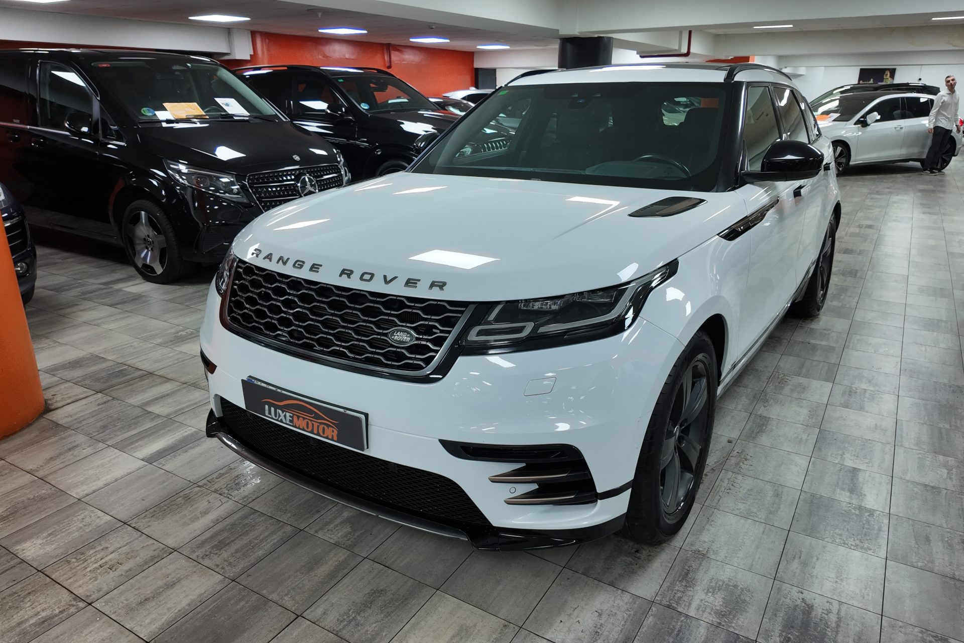 Land-Rover Range Rover Velar