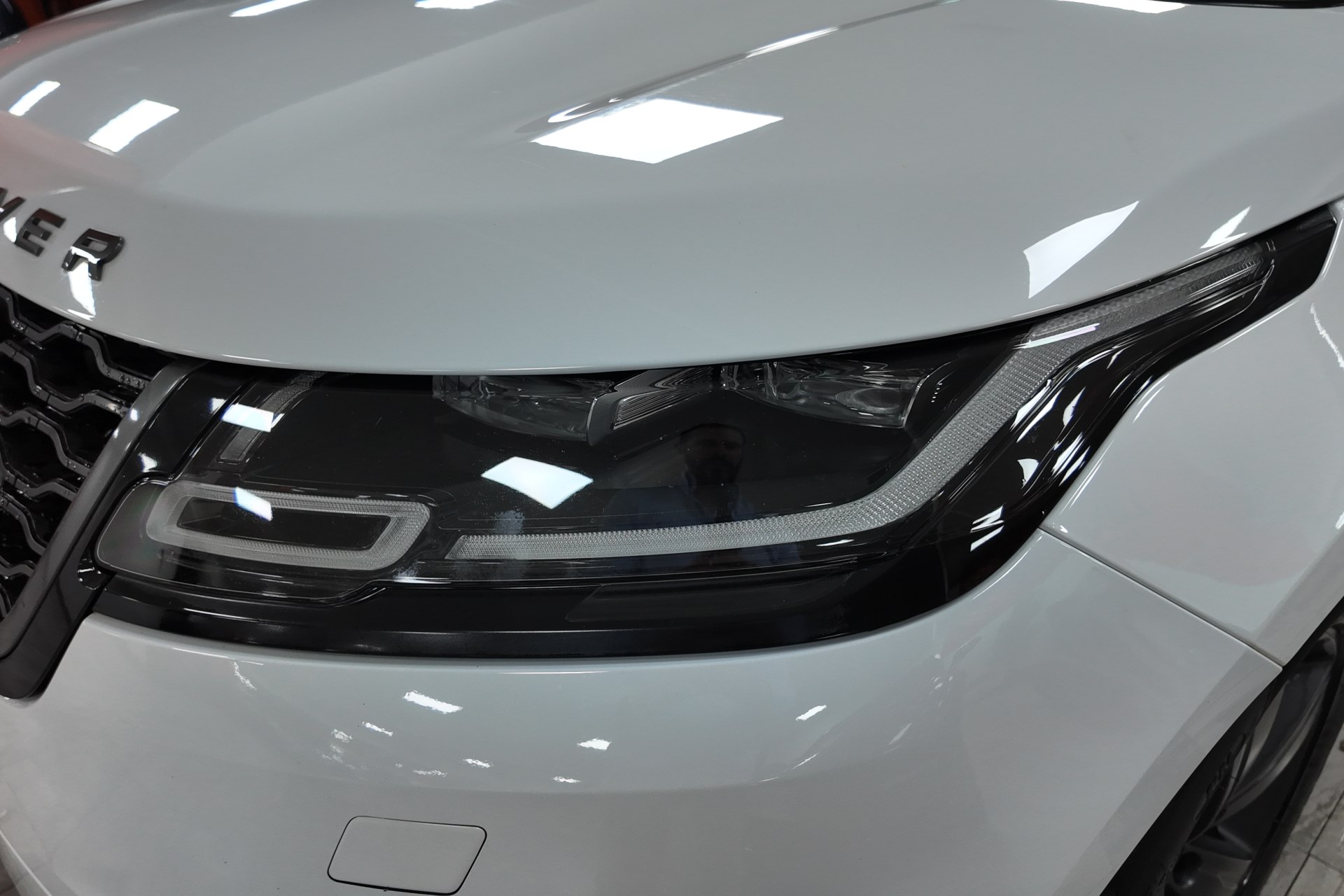 Land-Rover Range Rover Velar