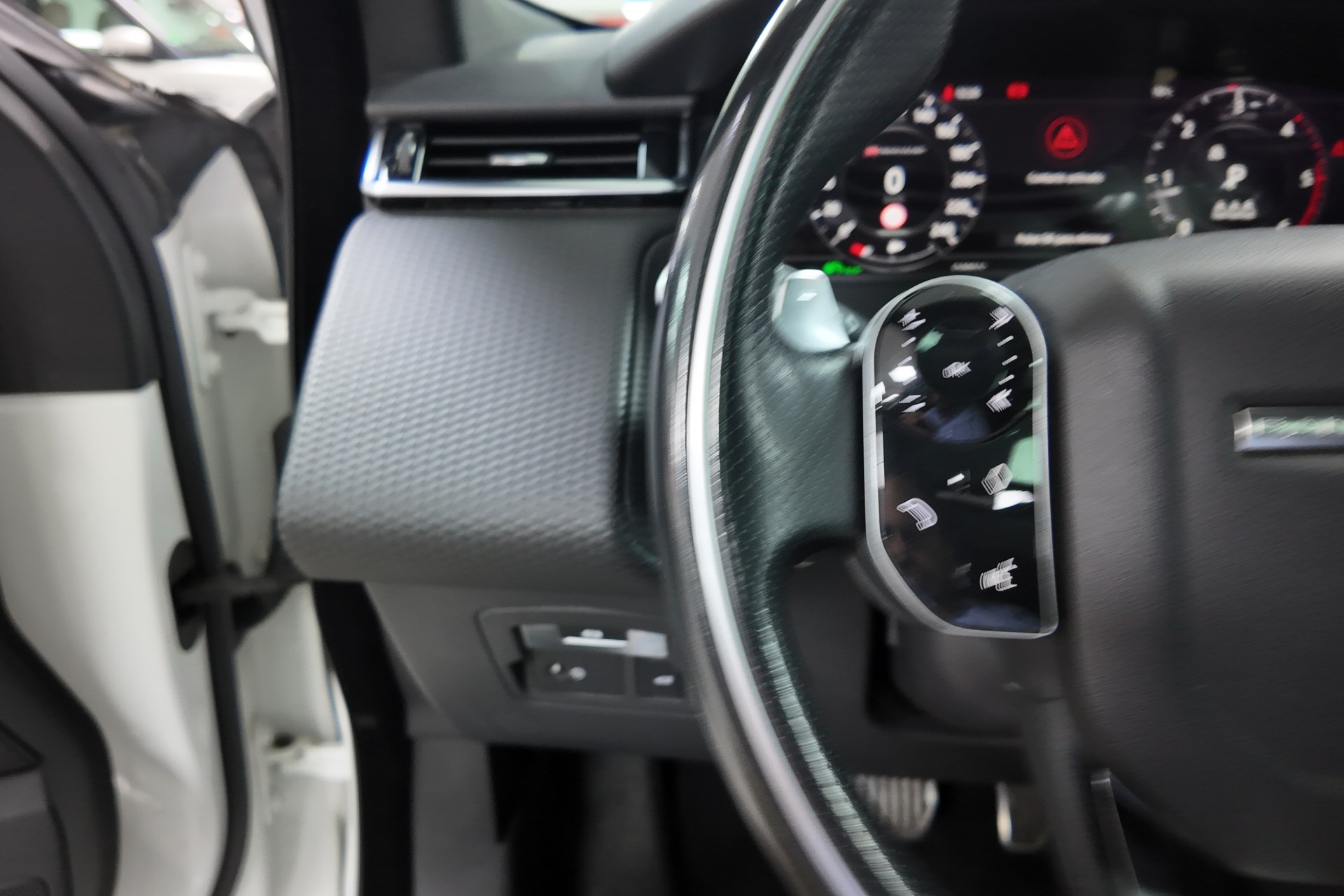 Land-Rover Range Rover Velar