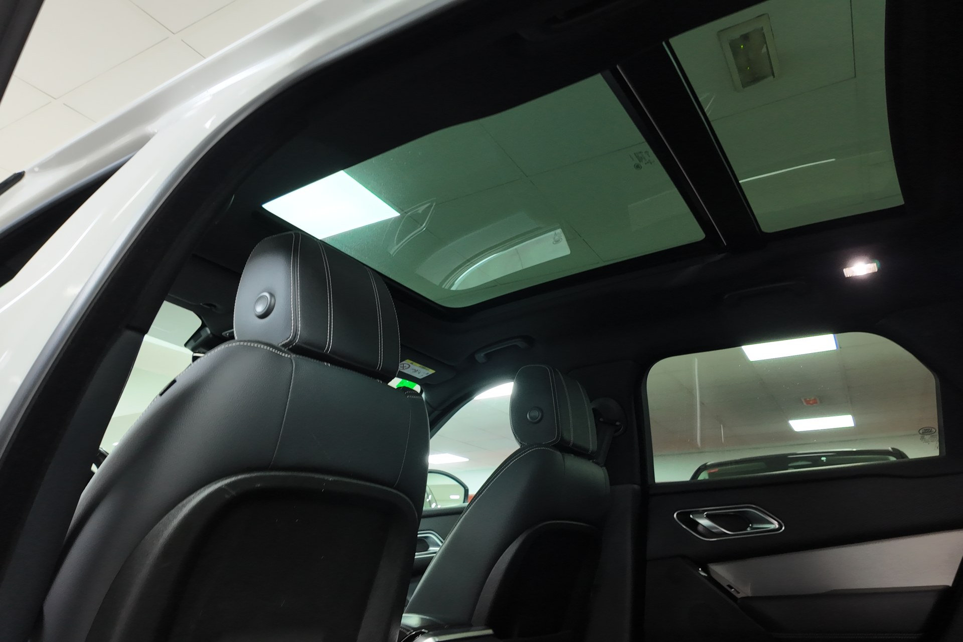 Land-Rover Range Rover Velar