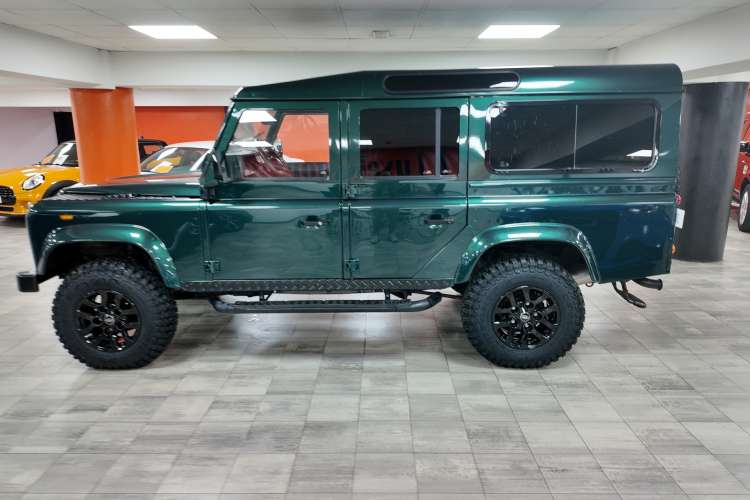 Land-Rover Defender