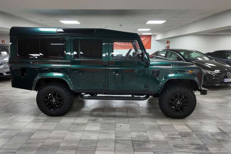 Land-Rover Defender