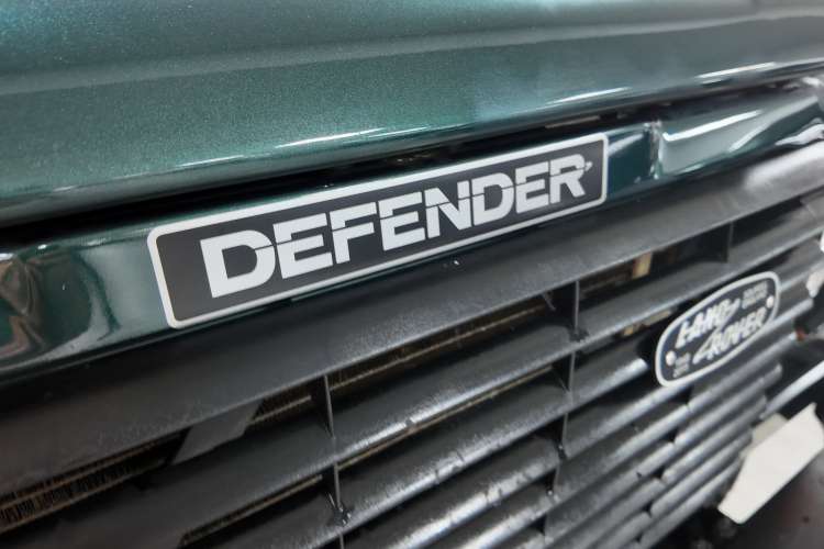 Land-Rover Defender
