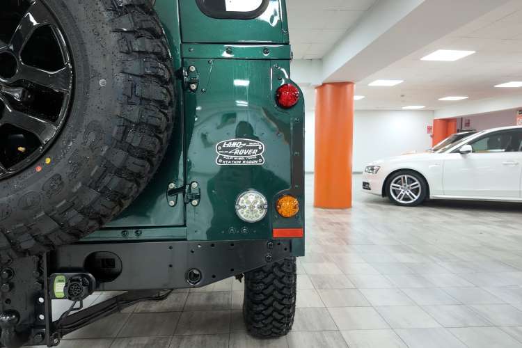 Land-Rover Defender