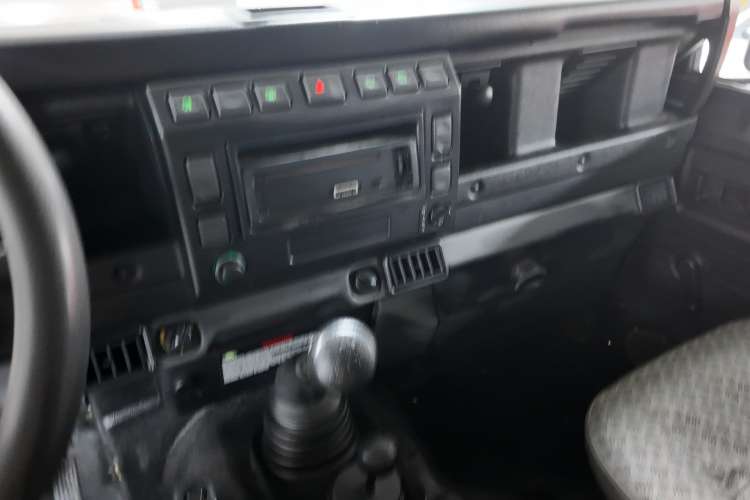 Land-Rover Defender