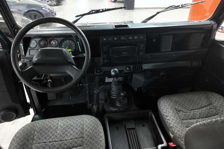 Land-Rover Defender