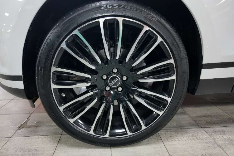 Land-Rover Range Rover Velar
