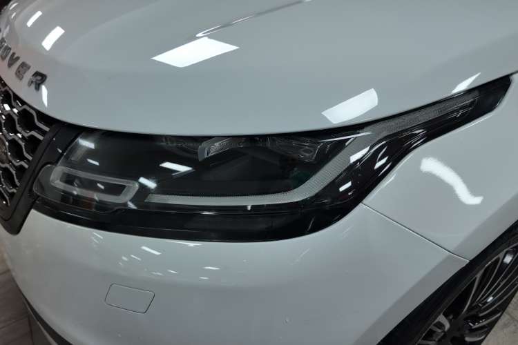 Land-Rover Range Rover Velar
