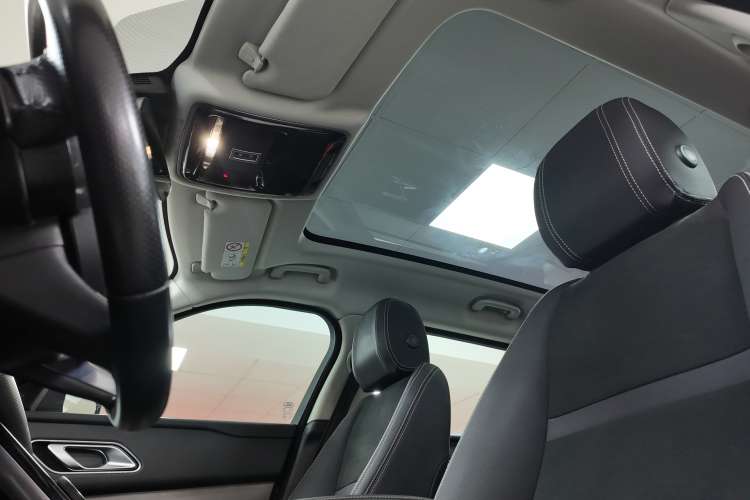 Land-Rover Range Rover Velar