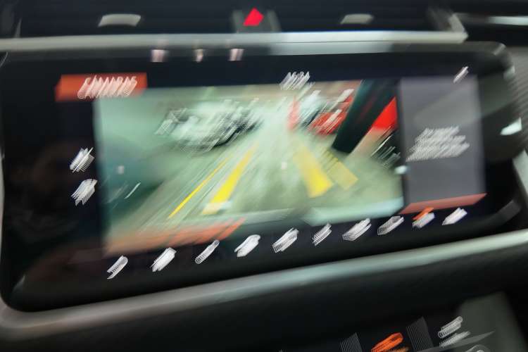 Land-Rover Range Rover Velar
