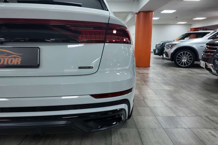 Audi Q8