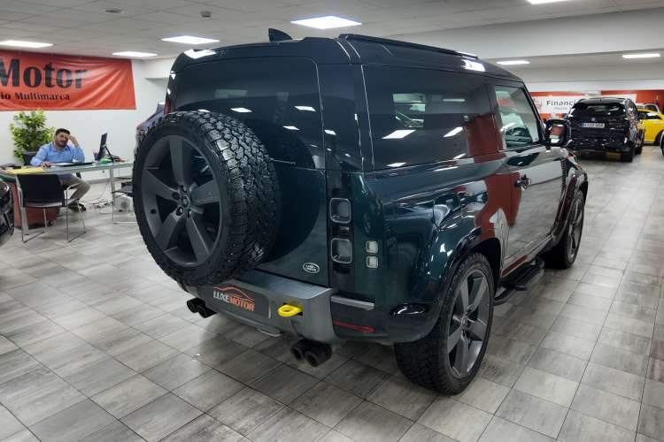 Land-Rover Defender