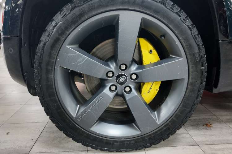 Land-Rover Defender
