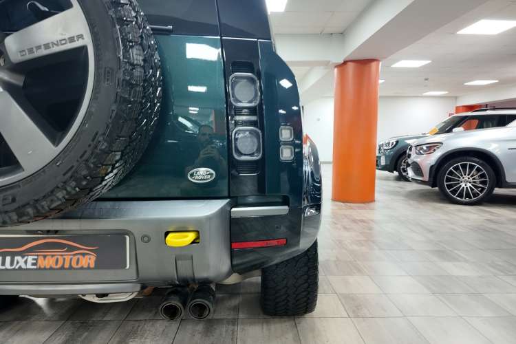 Land-Rover Defender