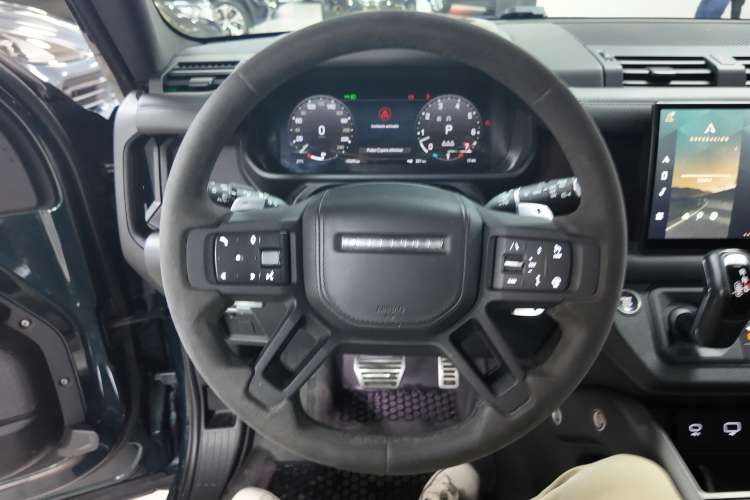 Land-Rover Defender