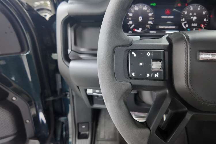 Land-Rover Defender