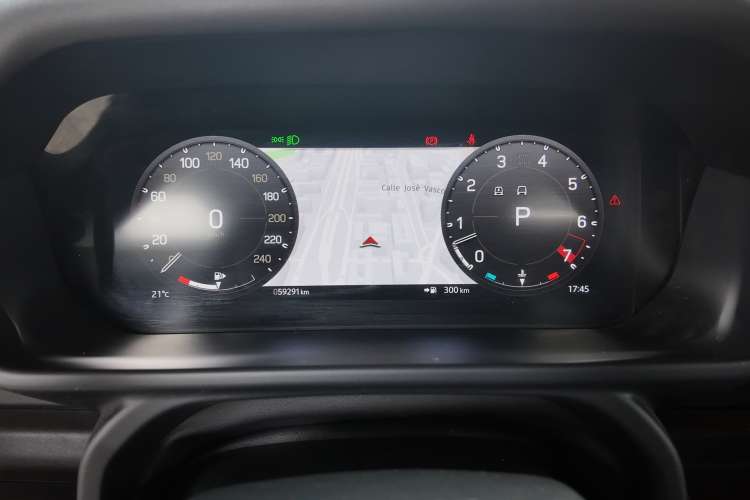 Land-Rover Defender