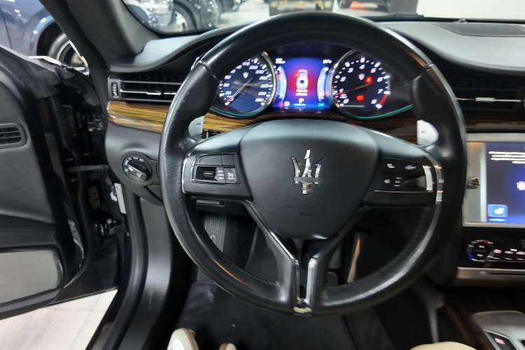 Maserati Quattroporte