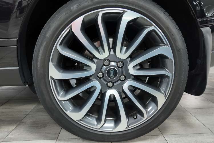 Land-Rover Range Rover
