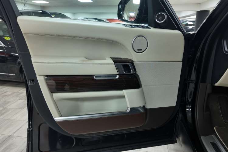 Land-Rover Range Rover