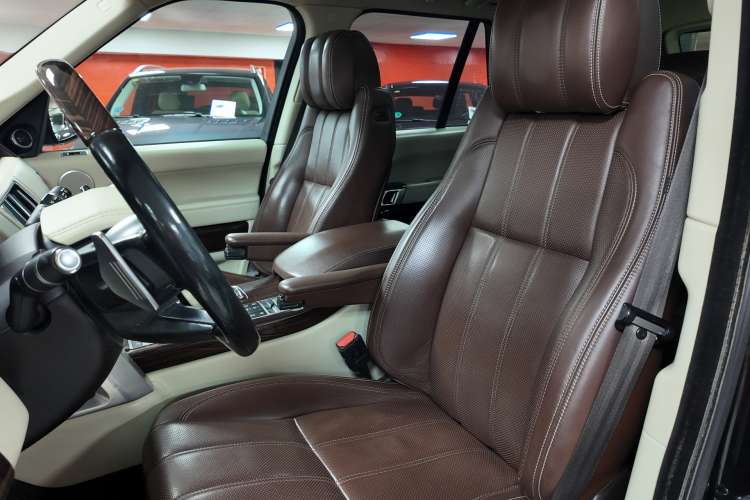 Land-Rover Range Rover