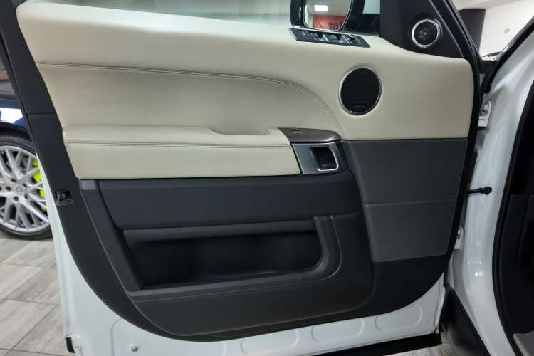 Land-Rover Range Rover Sport