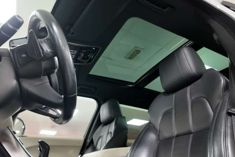 Land-Rover Range Rover Sport