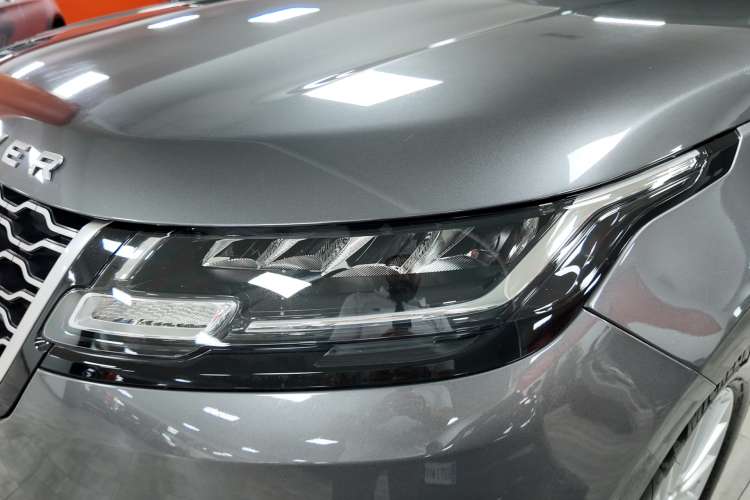 Land-Rover Range Rover Velar