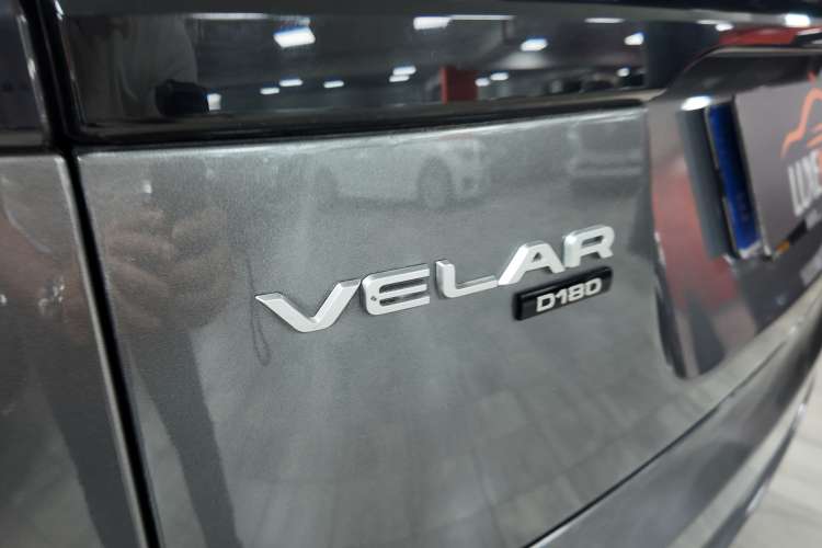 Land-Rover Range Rover Velar