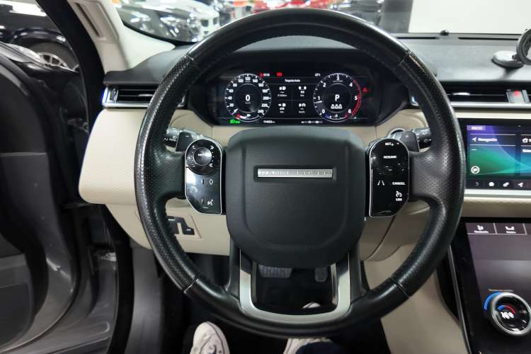 Land-Rover Range Rover Velar