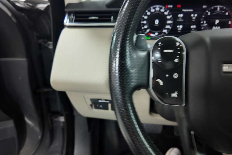 Land-Rover Range Rover Velar