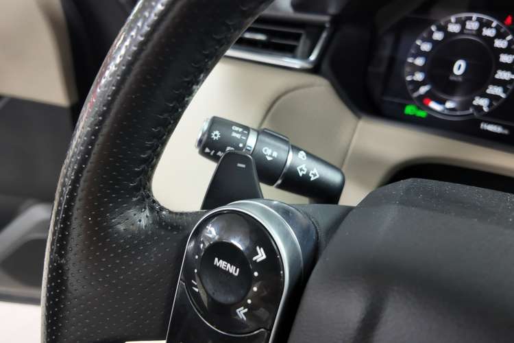 Land-Rover Range Rover Velar