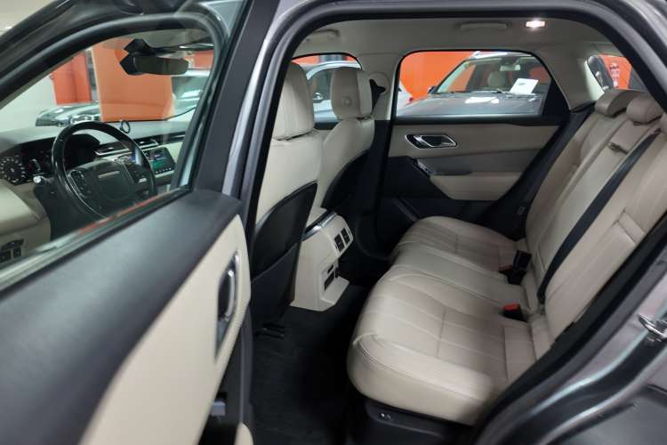 Land-Rover Range Rover Velar