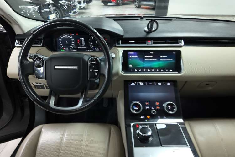 Land-Rover Range Rover Velar