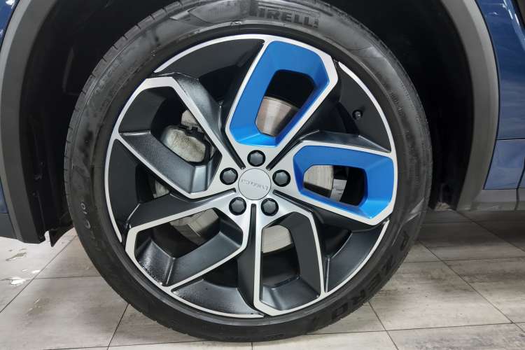 Lynk & Co CO 01