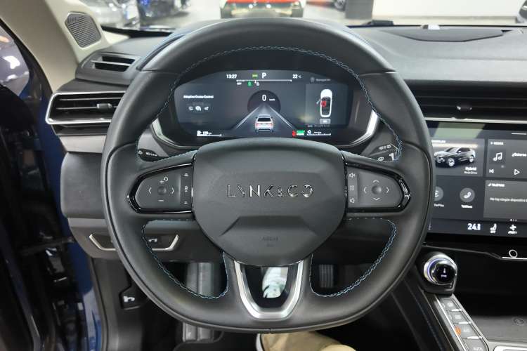 Lynk & Co CO 01
