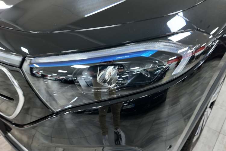 Mercedes-Benz Clase EQA
