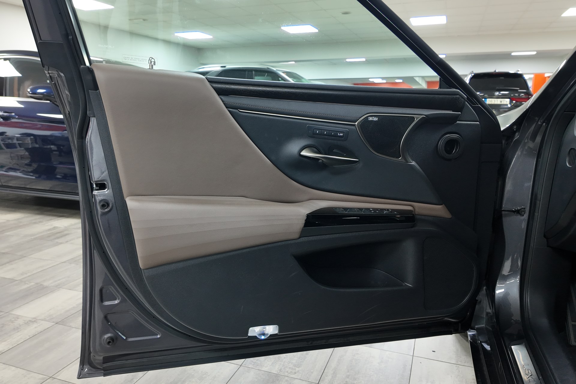 Lexus ES